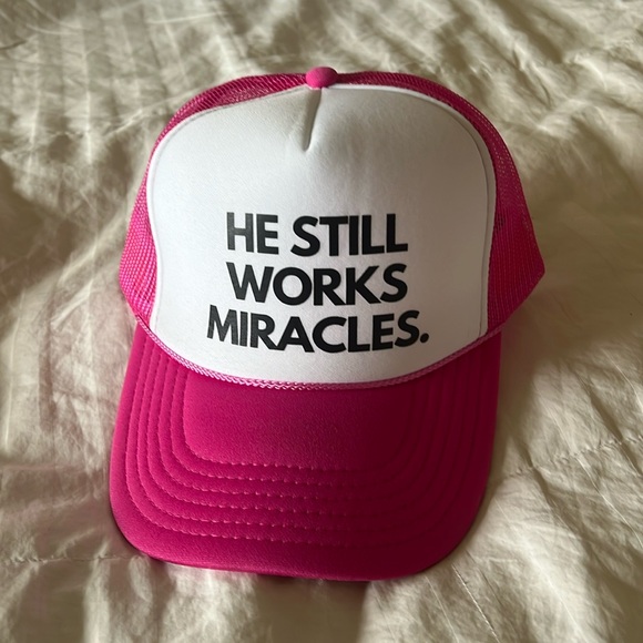 He Still Works Miracles Christian hat - Picture 1 of 2